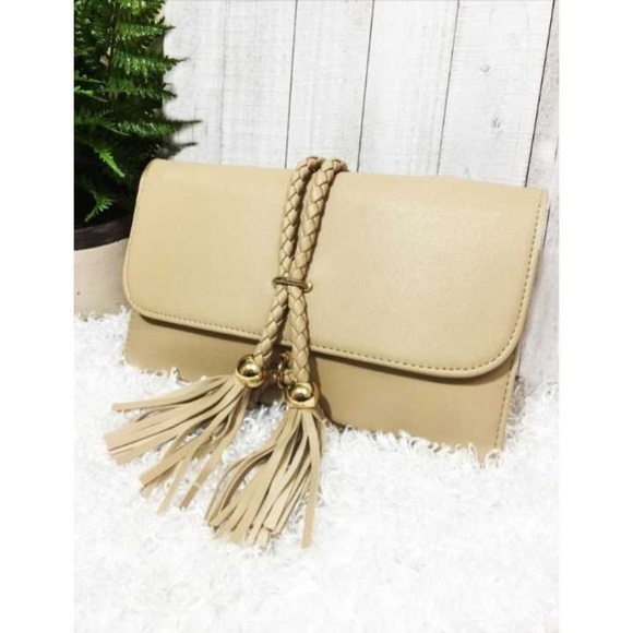 NWT Vegan leather Tan Clutch - Picture 1 of 4
